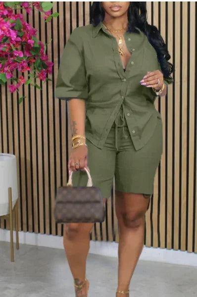 Conjunto alfaiataria, blusa e bermuda acima do  joelho, look  perfeito pra um passeio dia dia .