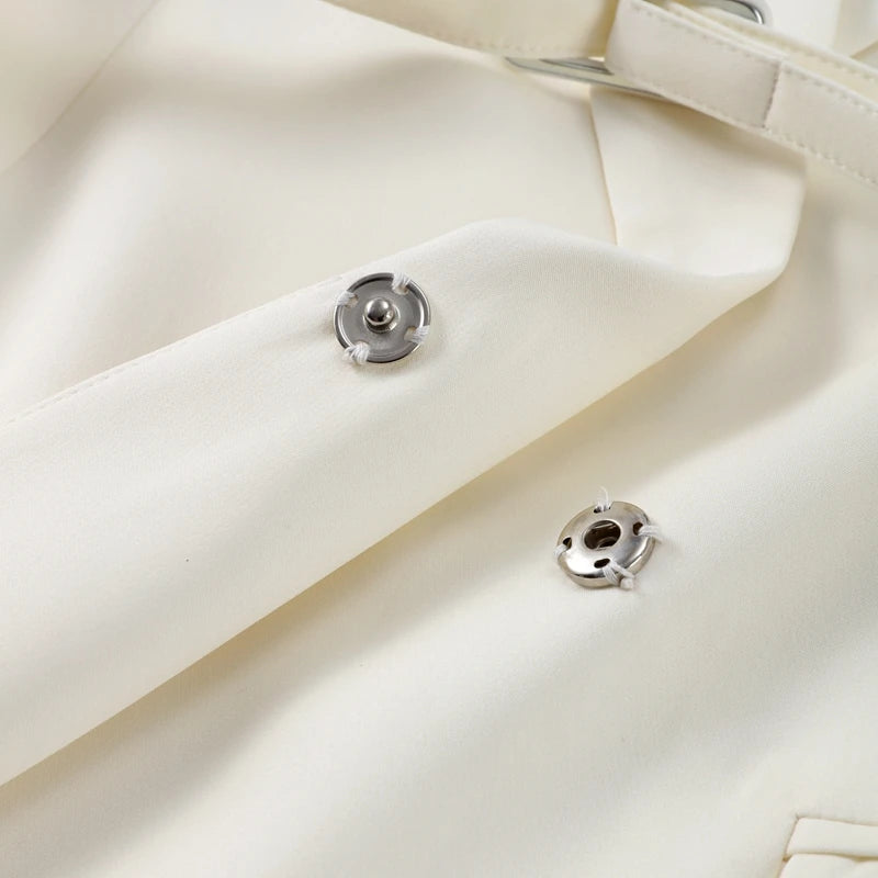 Conjunto blazer de manga  e calça estilo wide pernas mais largas . Detalhes de cinto  que fica super estiloso e elegante .