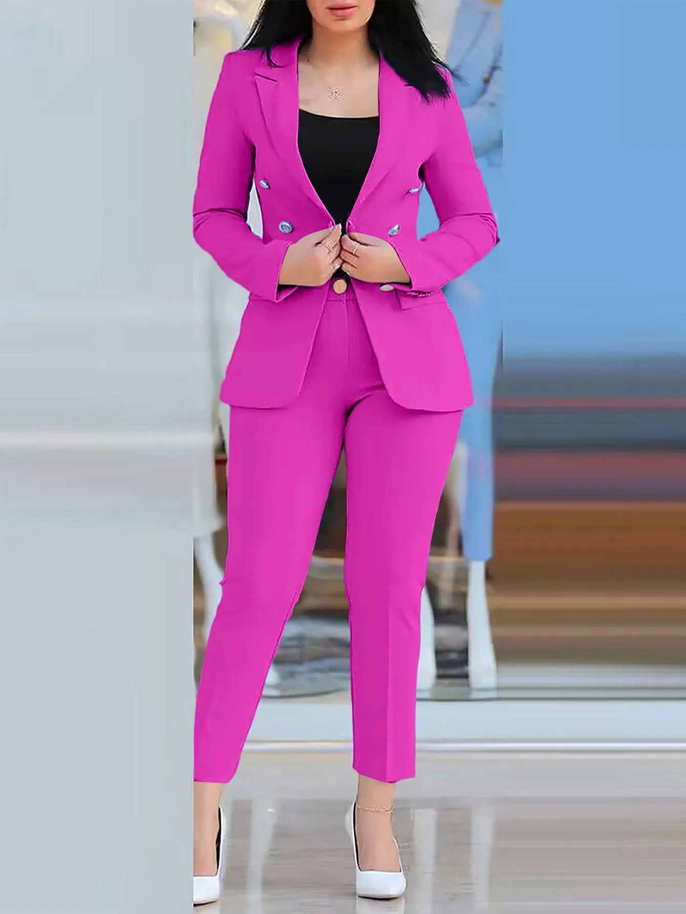 Conjunto de alfaiataria feminino   Blazer e calça moderno e estiloso, pode ser usado no trabalho, reunião,  mais casual .