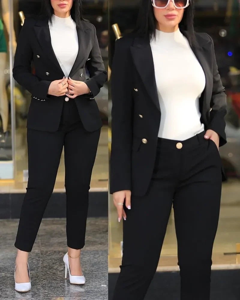 Conjunto de alfaiataria feminino   Blazer e calça moderno e estiloso, pode ser usado no trabalho, reunião,  mais casual .
