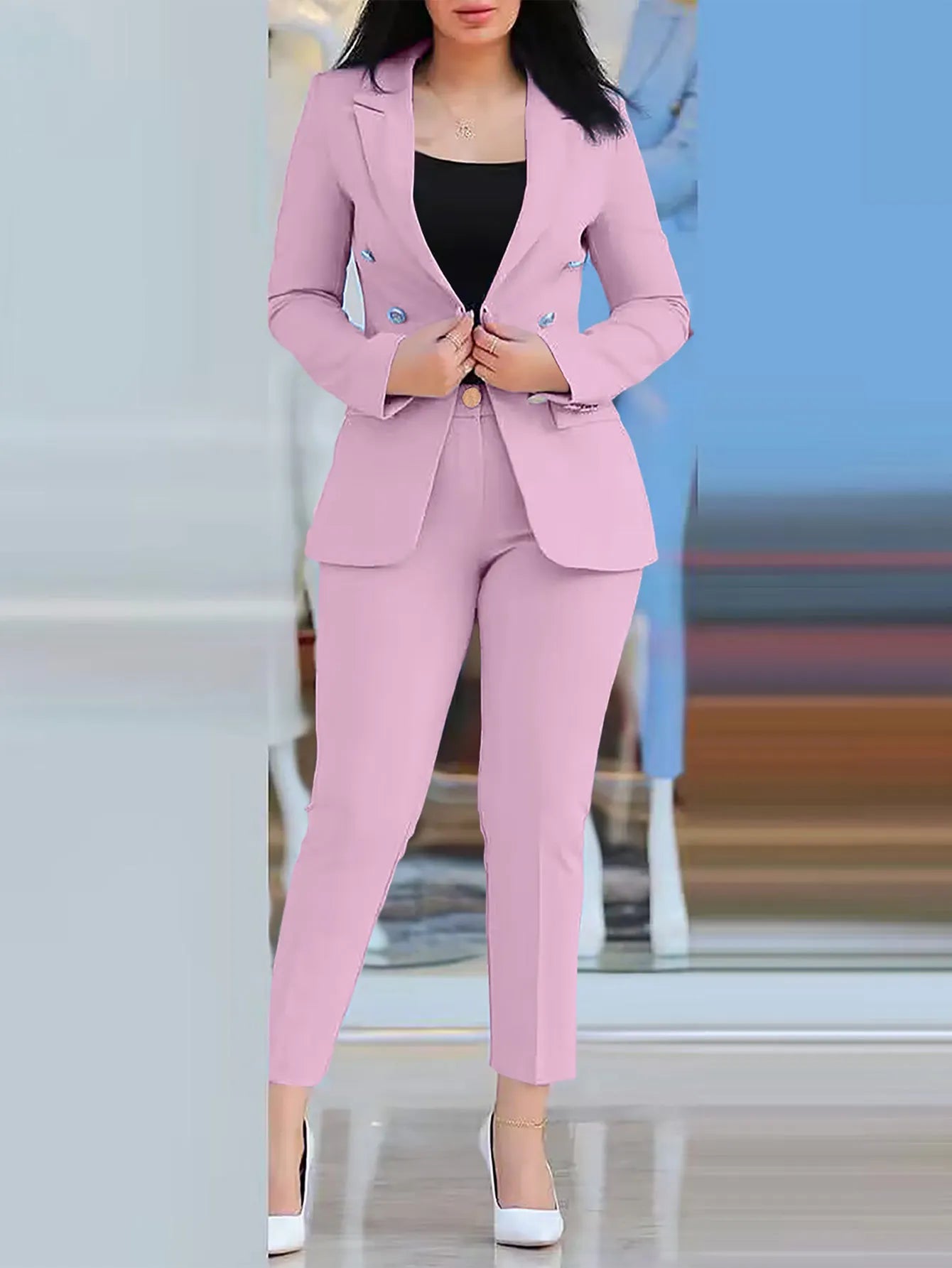 Conjunto de alfaiataria feminino   Blazer e calça moderno e estiloso, pode ser usado no trabalho, reunião,  mais casual .