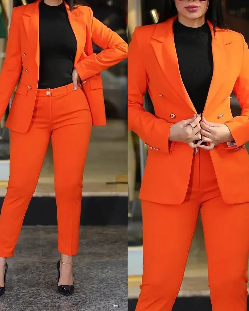 Conjunto de alfaiataria feminino   Blazer e calça moderno e estiloso, pode ser usado no trabalho, reunião,  mais casual .