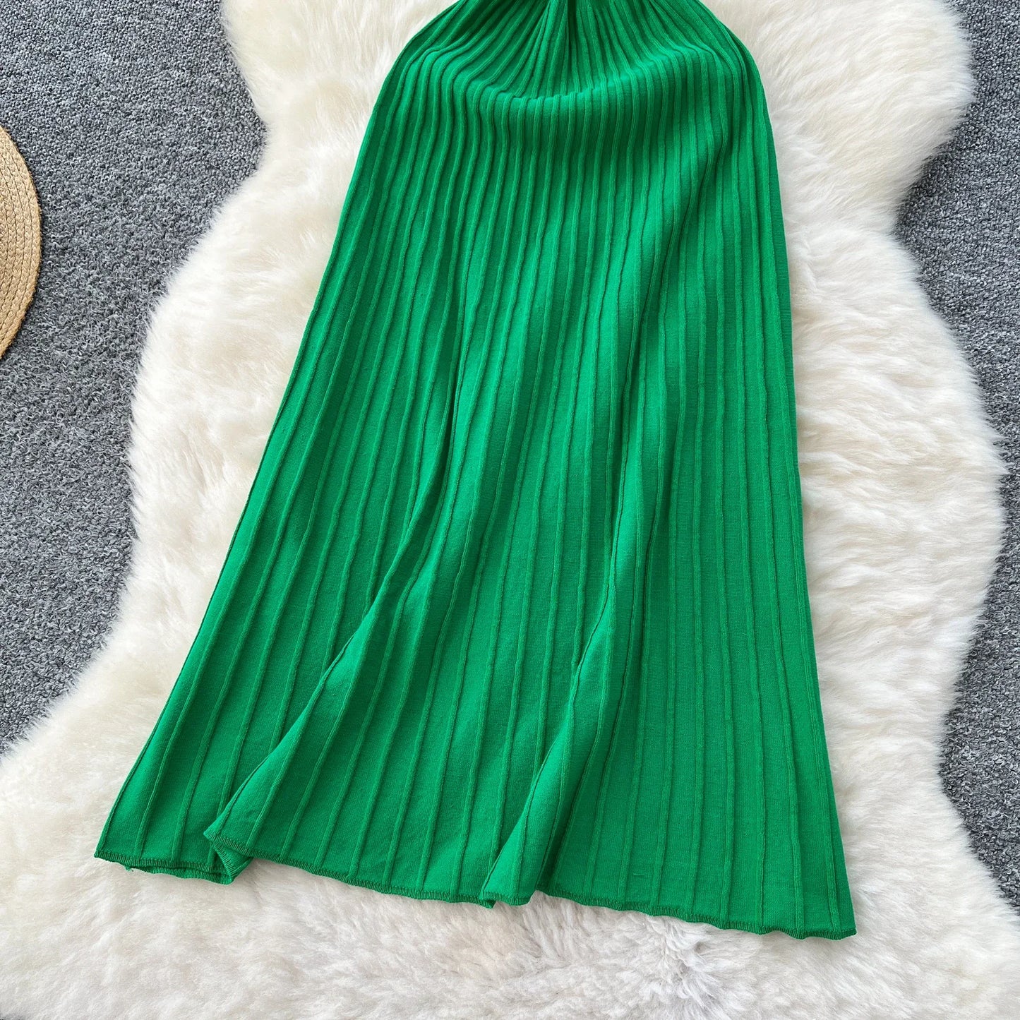 Vestido midi, caimento fluído,  em tricô  modelo feminino  casual elegante super versátil.