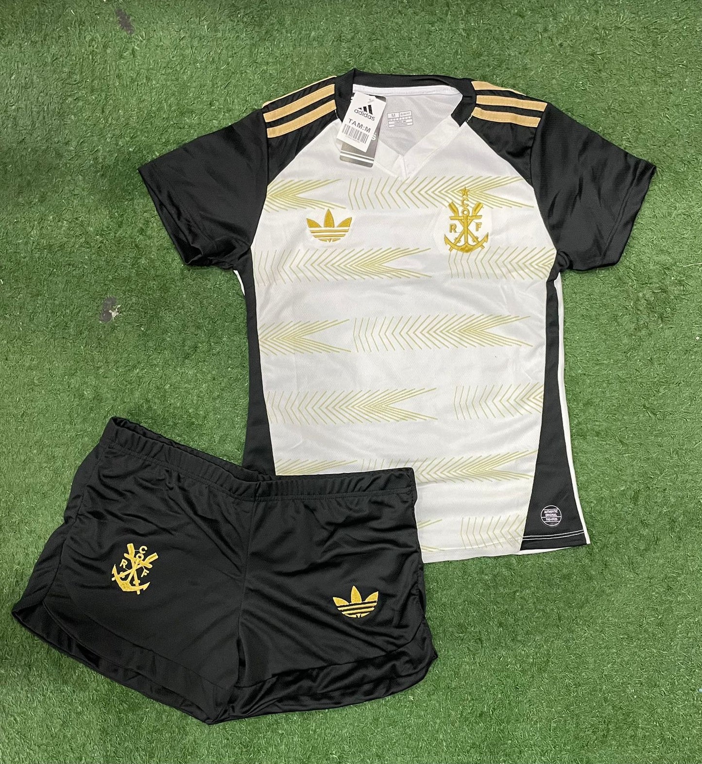 Conjunto feminino  do flamengo.