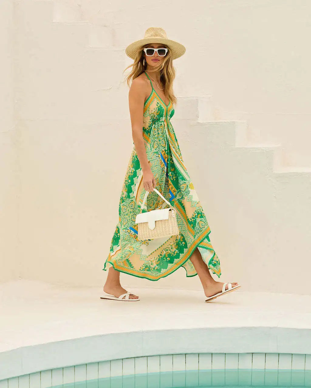 Vestido feminino  Longo e  Sexy, modelo estilo indiano  com  costa nua, super tendência  pra nova estação leve e confortável .
